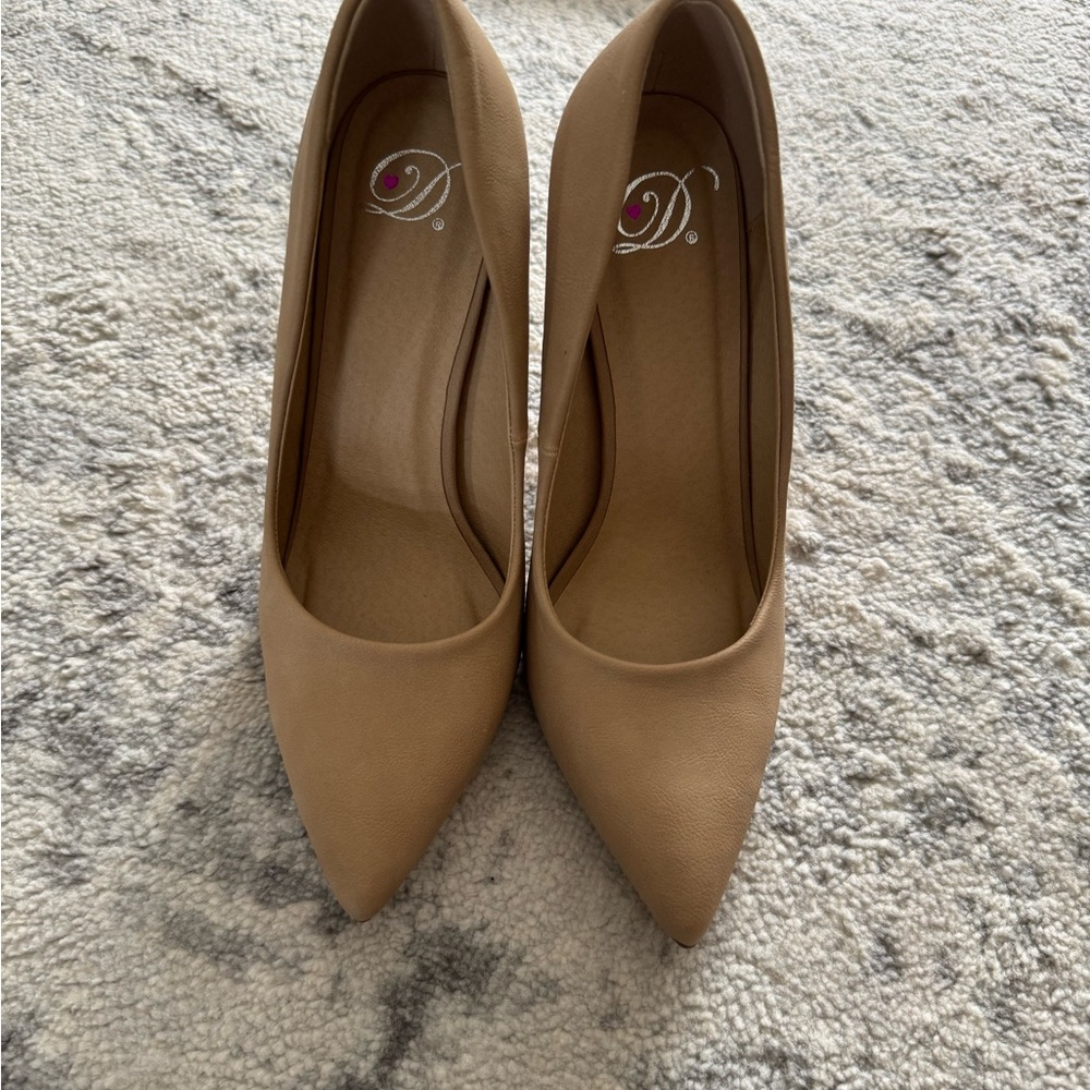 Elegant Tan Women's Pumps
